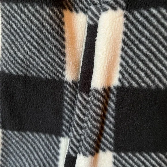Chaps black and cream checkered fleece vest. Full zip front. EUC. Size large. - Picture 4 of 6